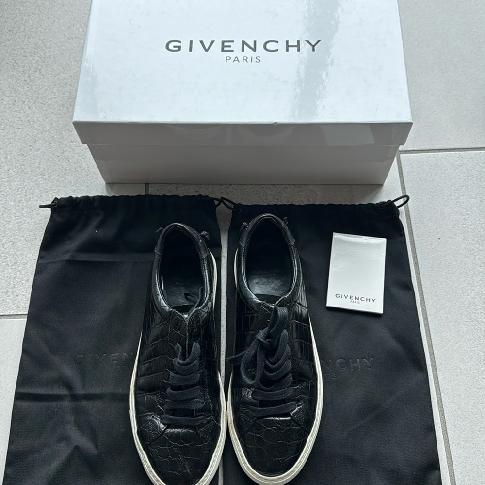 Black leather Givenchy women’s sneakers, size EU 38.5
